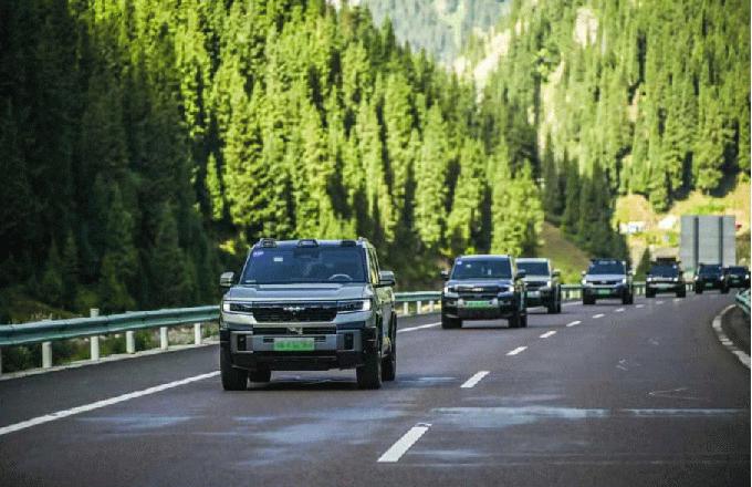 开方程豹驰骋新疆丝路,国际金融学术嘉宾与豹友共赴山海热